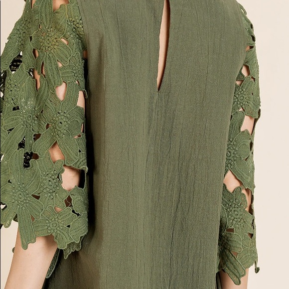 Umgee lace appliqué bell sleeve dress in green NWT - Picture 5 of 6
